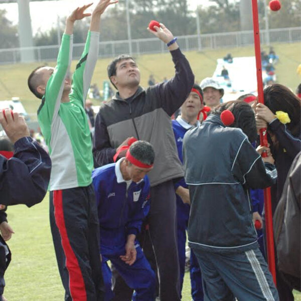 玉入れも30年、<br />
いくつになっても真剣勝負！