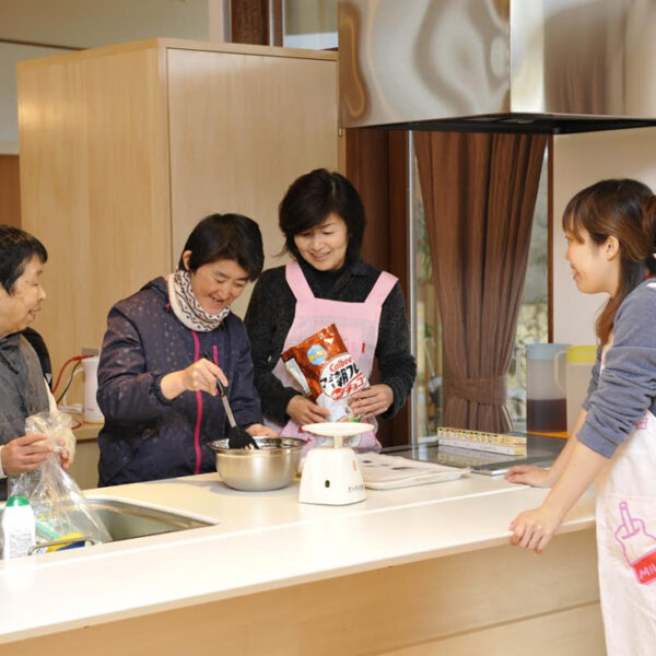 上手にできるかは、<br />
あんまり、大事じゃないの。<br />
ちょっと失敗するくらいが、<br />
おもしろくて、いいのよ。<br />
でも、上手にできれば、<br />
それはそれで、楽しいわねえ。